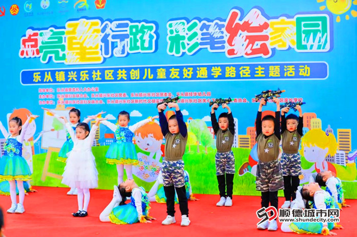 小朋友為現場觀眾帶來開場舞蹈。.jpg
