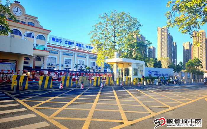 改造后的校門道路_副本.jpg