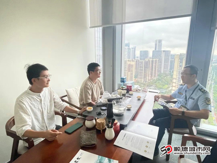樂從對轄區內的企業進行廣泛宣傳和動員。.jpg