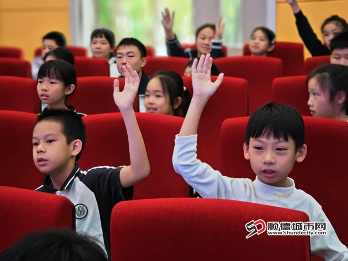 同學們踴躍提問。.jpg