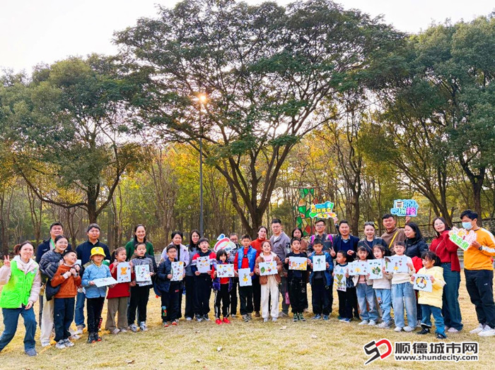 親子家庭探秘濱河景觀帶公園。.jpg
