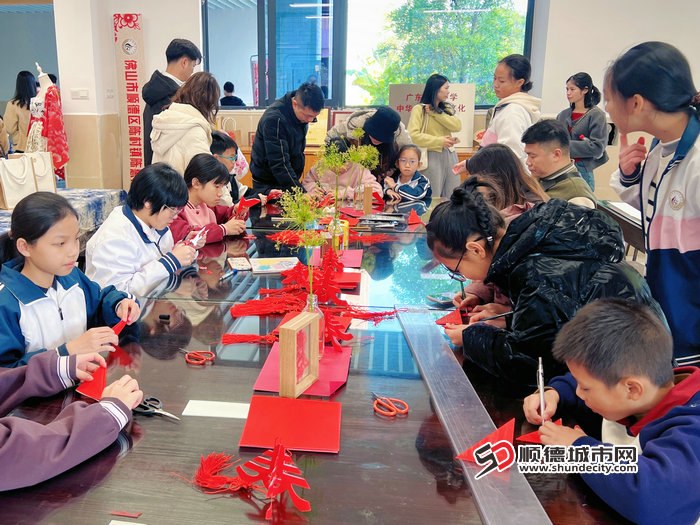 惠人教育集團剪紙活動.jpg