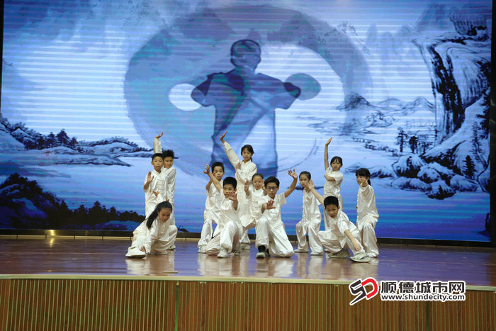 青云教育集團武術表演.jpg