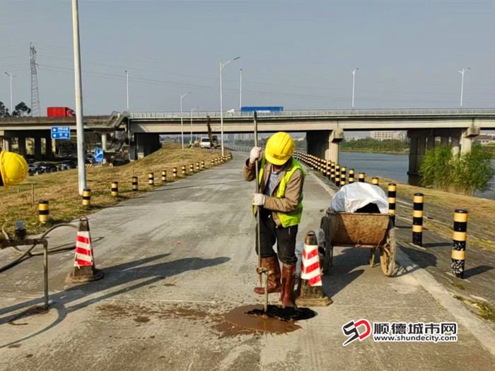 上華崩基口堤段灌漿。.jpg