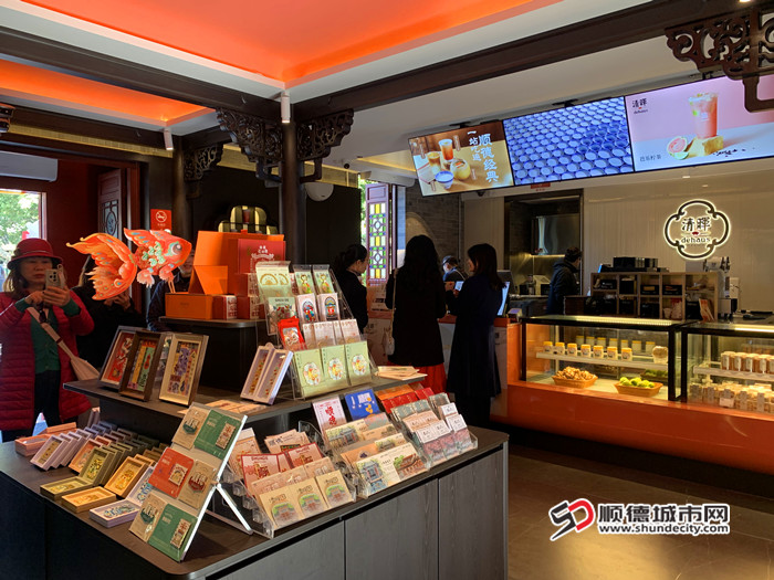店內相關文創產品吸引游客打卡。.jpg