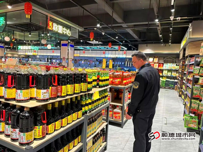 對大型商超進行專項檢查。.jpg