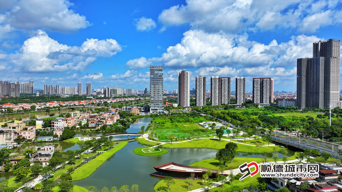 新城南公園，是順德區(qū)美岸示范項(xiàng)目，與北側(cè)現(xiàn)狀陳村公園一并形成陳村新城美麗水岸中軸景觀帶.jpg