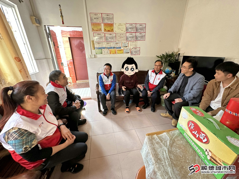 區委社會工作部、團區委、區志聯慰問優秀志愿者代表1.jpg
