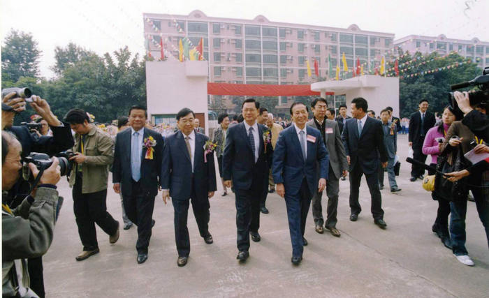 李兆基捐資助建順德體育中心。.jpg