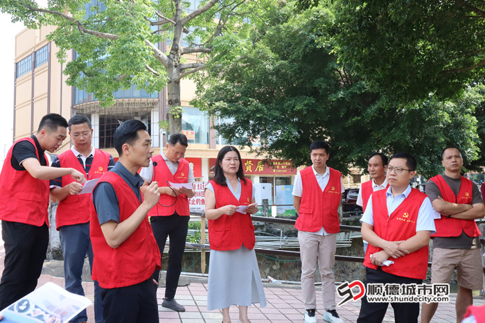 01齊杏社區(qū)“大黨委”在每季度黨建聯(lián)席會議組織開展現(xiàn)場討論_副本.jpg