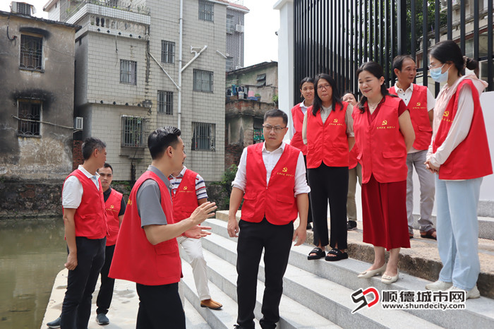 02齊杏社區(qū)“大黨委”在每季度黨建聯(lián)席會議組織開展現(xiàn)場討論_副本.jpg