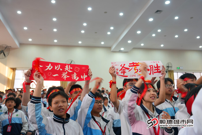 學子們為自己打氣。.jpg