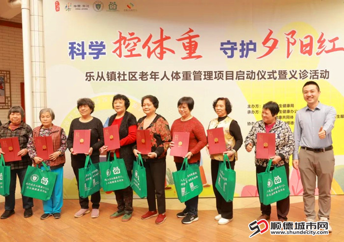 為參與項目的“老朋友”們頒發“健康通行證”——項目錄取通知書。.jpg