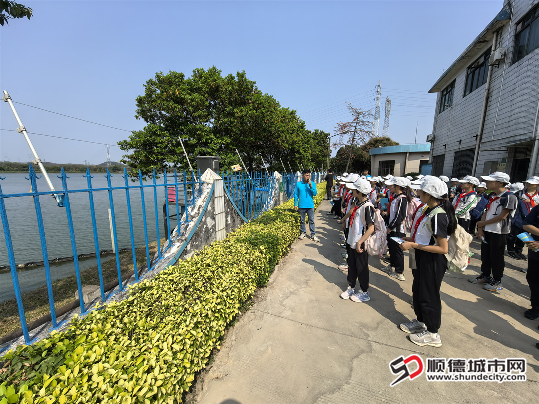 順峰小學實地觀看西江取水口.jpg