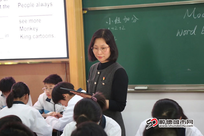 將英語學習與趣味卡通主題相結合。.jpg