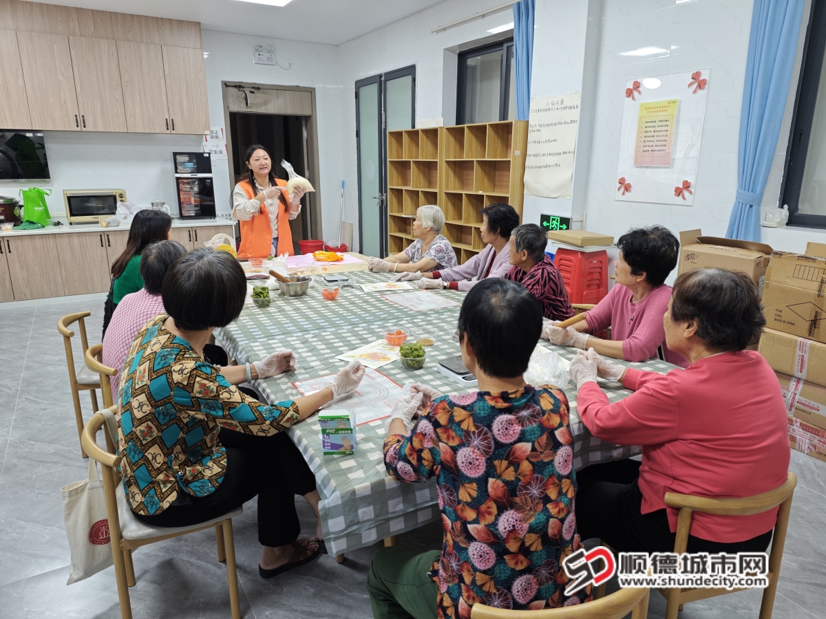 羊額啊婉為村民舉辦普惠性繪畫班_副本.jpg