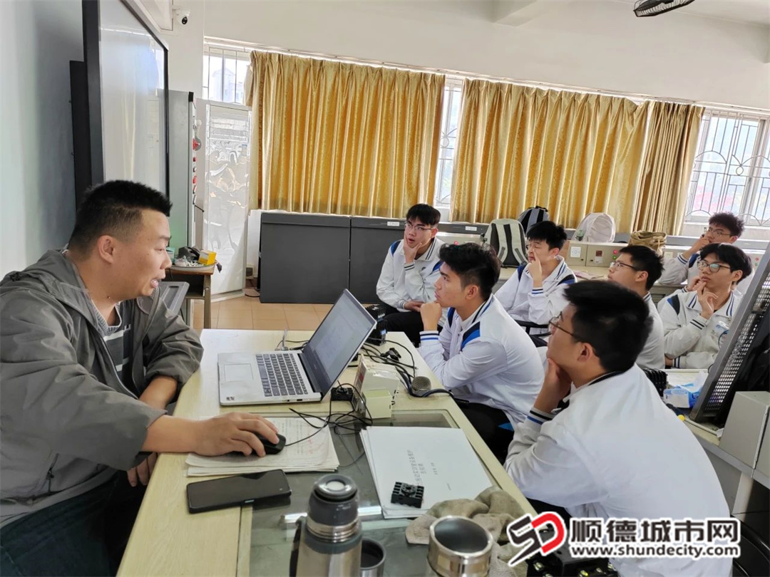 梁銶琚7.jpg