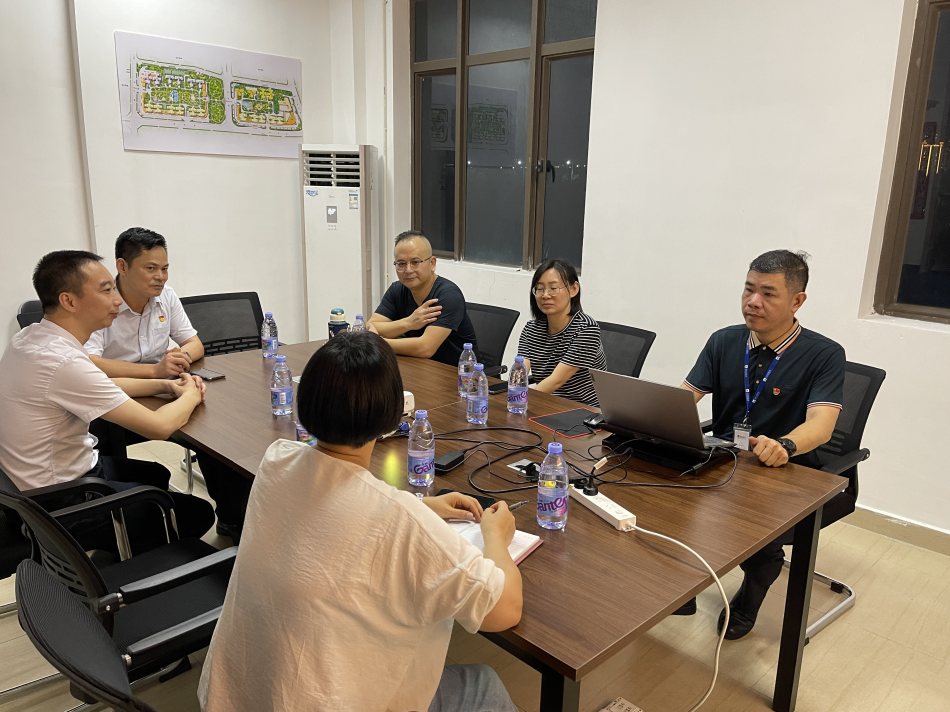 鎮(zhèn)職能部門(mén)與騰沖社區(qū)組織征詢(xún)意見(jiàn)會(huì)議.png