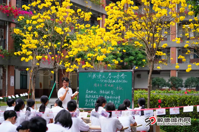 樂從第一實驗學校舉辦“風鈴詩畫春日尋香”賞花系列活動。.jpg