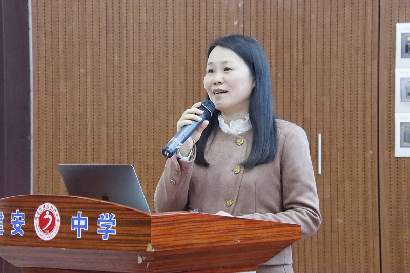均安鎮教研中心主任胡劍宇致辭。.JPG