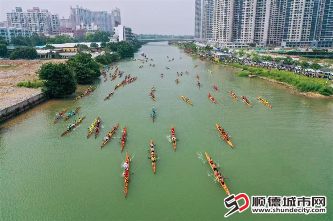 均安鳧洲河往年龍舟賽事場景。（攝影：甘培田） (2)(1).jpg
