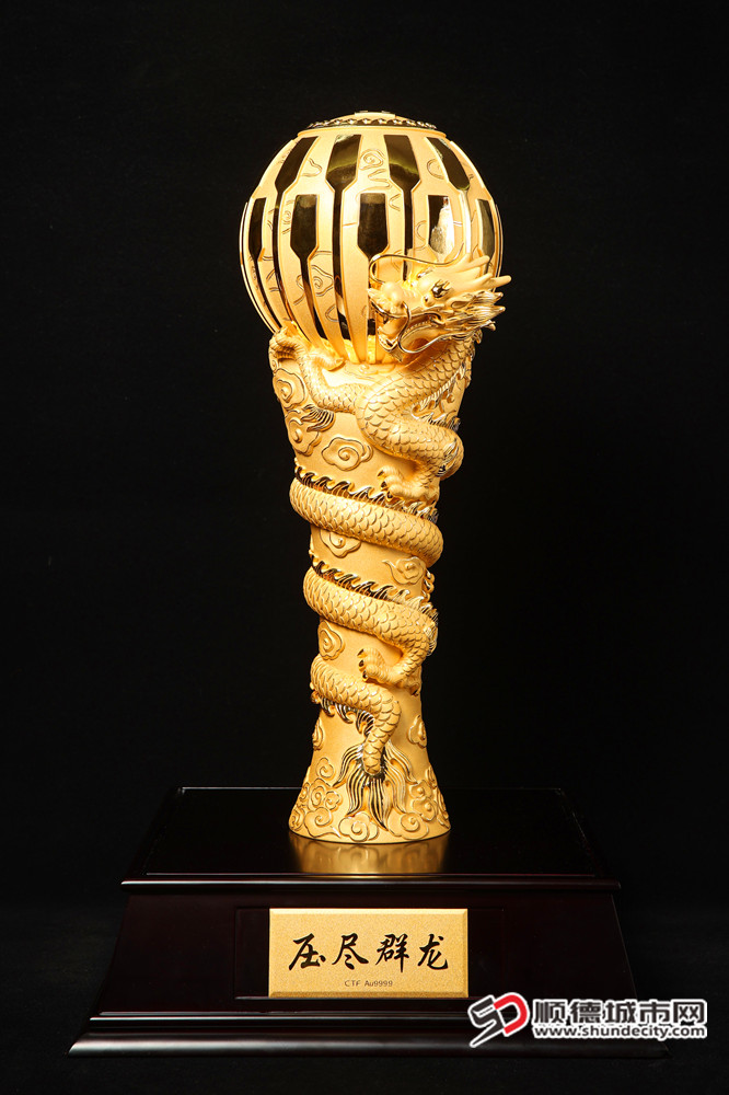 樂從鎮(zhèn)村居龍舟大賽第一只冠軍足金金杯。.jpg