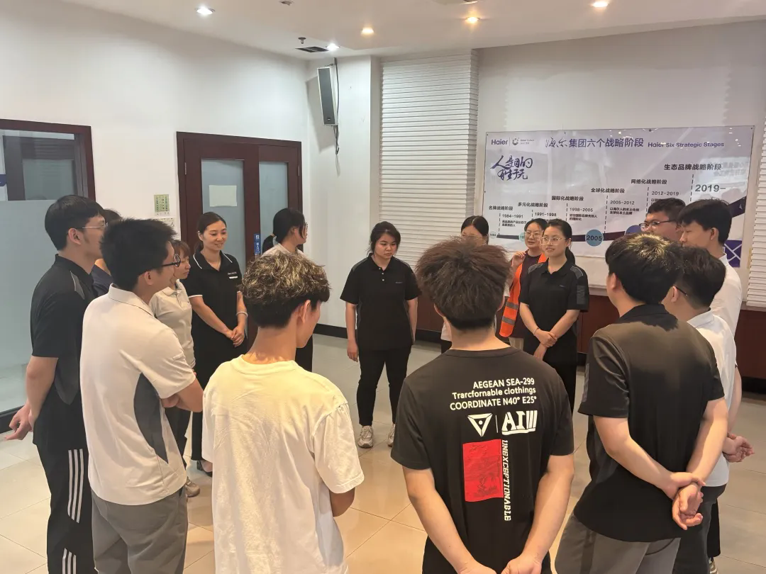 4月30日，心理醫學科心理治療師趙彩走進順德海爾電器公司，開展主題為《卸下壓力 飛得更高》職場減壓賦能團體輔導。.webp.png