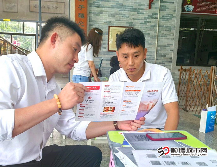 將金融安全知識送到群眾身邊。.jpg