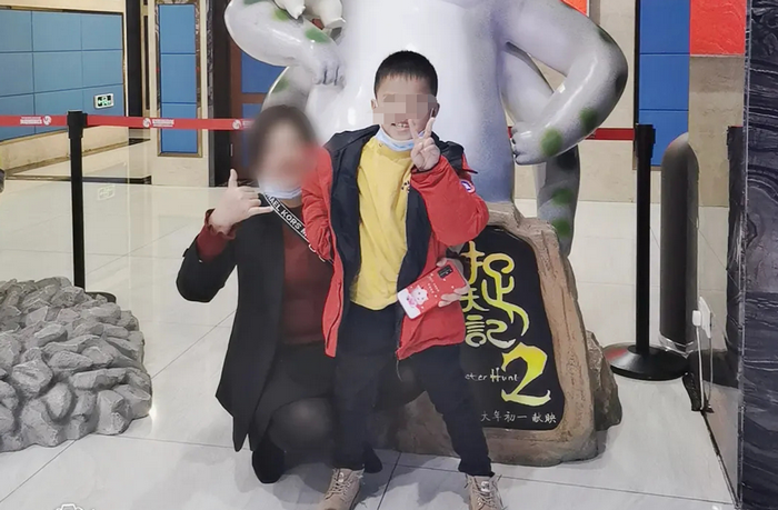 順德8歲男孩發高燒路邊昏迷，她說“不用怕，有我在！”