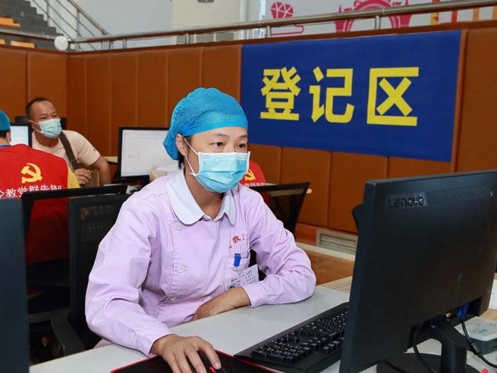 救完病人后，她才想起自己剛動了手術……