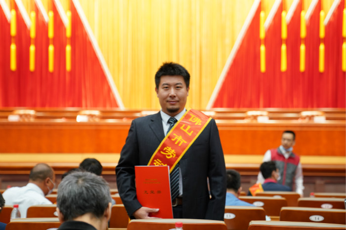 卓越貢獻(xiàn)教師呂平平：傳承匠心培育更多珠寶產(chǎn)業(yè)“大國(guó)工匠”