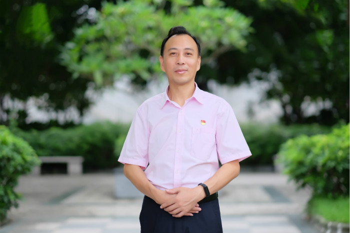 卓越貢獻(xiàn)校長(zhǎng)胡和秋：西藏班孩子有他很幸福