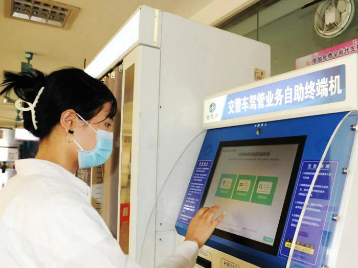 警醫合作，倫醫“車駕管自助體檢機”上線