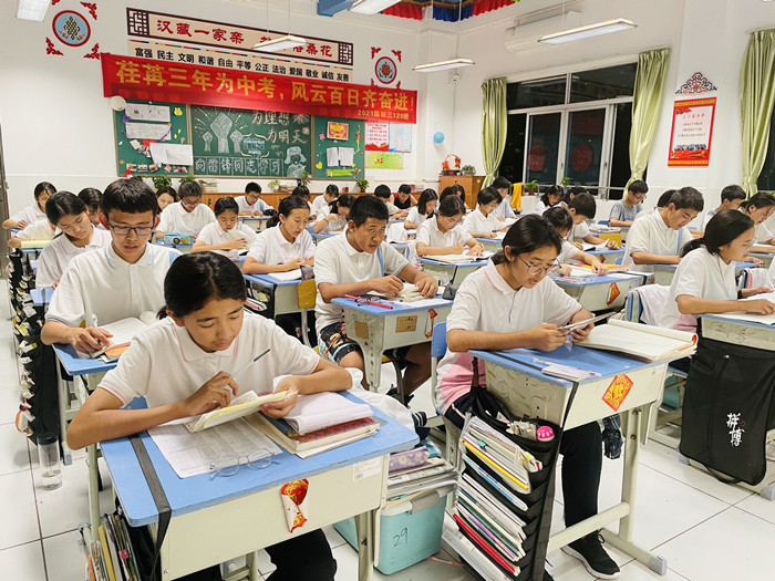 看江義中學(xué)西藏班中考全國(guó)第三背后硬功夫