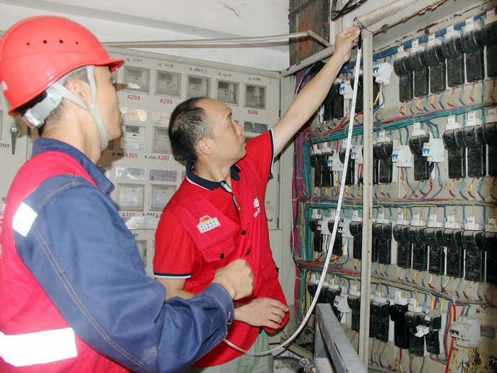 黨建結(jié)對后，他們小區(qū)的老化電力設(shè)施將改造