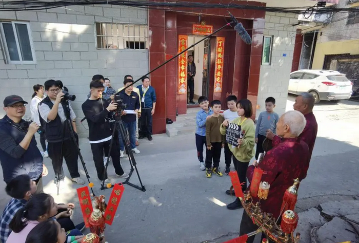 發(fā)揚(yáng)龍舟文化精神，順德微電影《咚鏘》在杏壇麥村開機(jī)