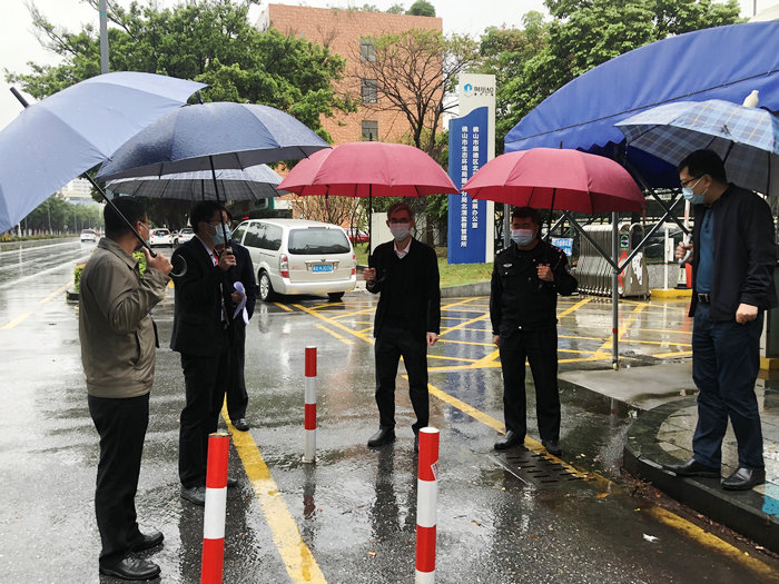 小區出入口有安全隱患？政協委員來督導
