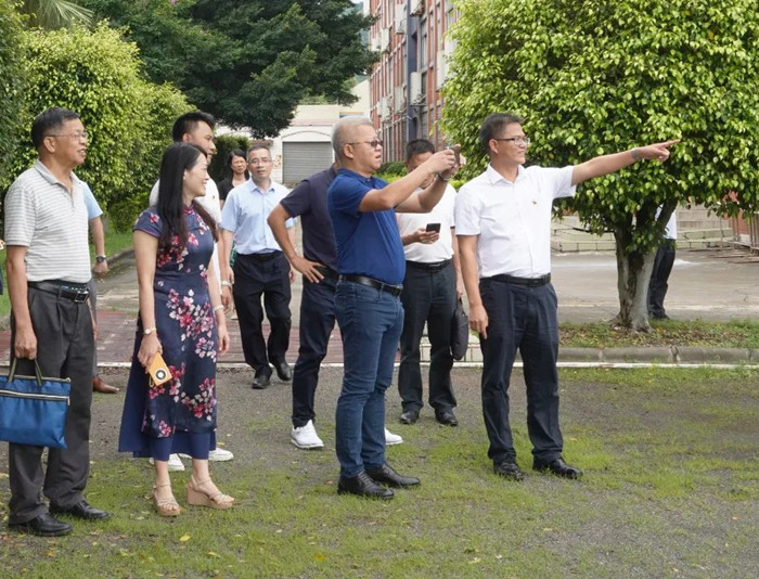 走訪聯系人大代表，關注職業教育發展