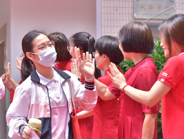 中考首日，直擊順德超2.6萬名學子趕考大片