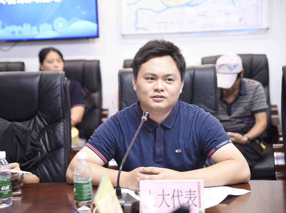 人大代表積極發言，并進行經驗分享
