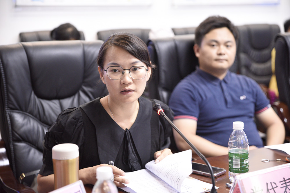 黨代表積極發言，并進行經驗分享