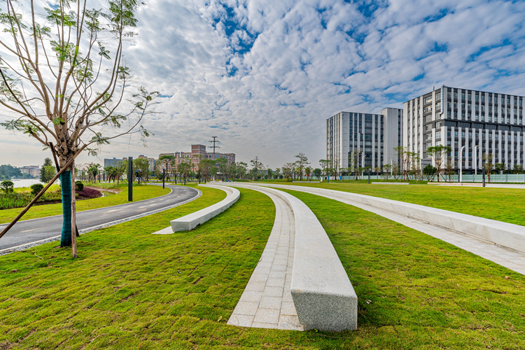 舉目都是碧水藍天，樂從新增濱水公園！