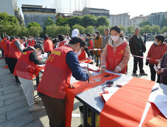 黨建惠民，均安新年送春聯(lián)給群眾
