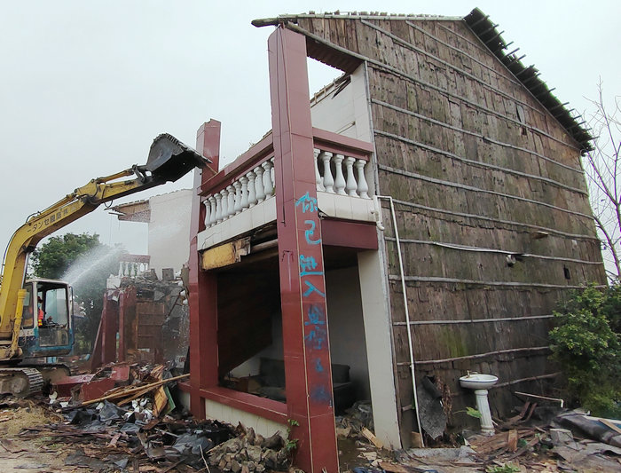 北滘：涉水違建房障眼法規避執法，最后還是被拆了