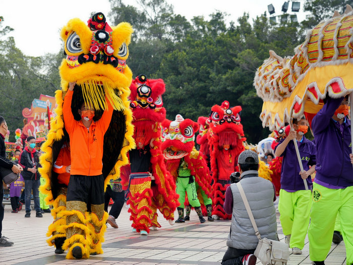 龍獅獻(xiàn)瑞賀新春！容桂街頭年味撲面而來(lái)
