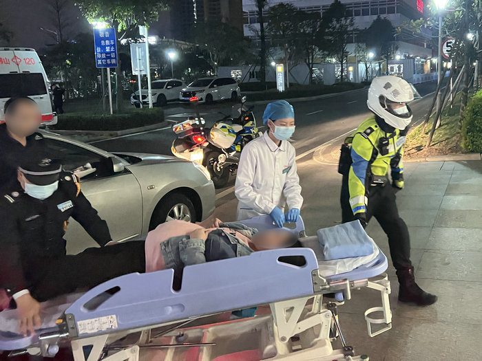 老人心梗、孕婦要生，有人迅速為生命開道