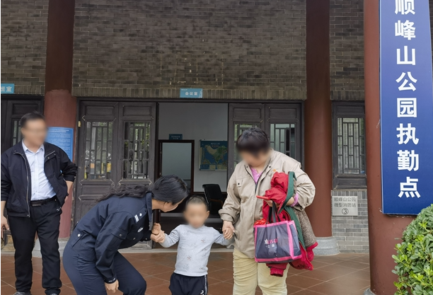 大良6歲孩童主動“找上門”，民警熱心尋家屬