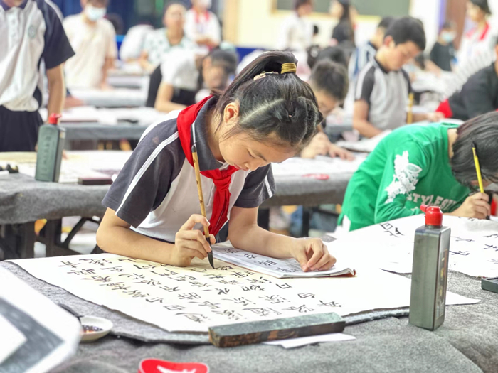 400多名學子即席揮毫，比出翰墨勒流風采
