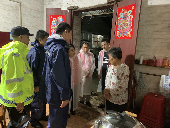 迎戰臺風“蘇拉”，容桂龍涌口嚴陣以待