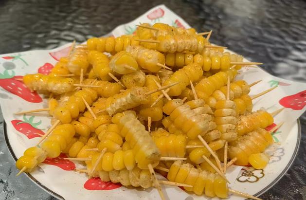 咸香酥脆中透著玉米的清甜，一口就哇塞！